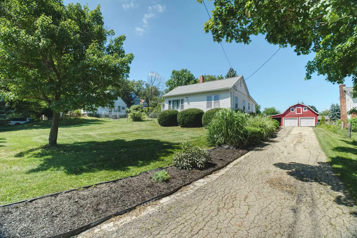 1208 25th Avenue, Clinton, IA 52732 - #1