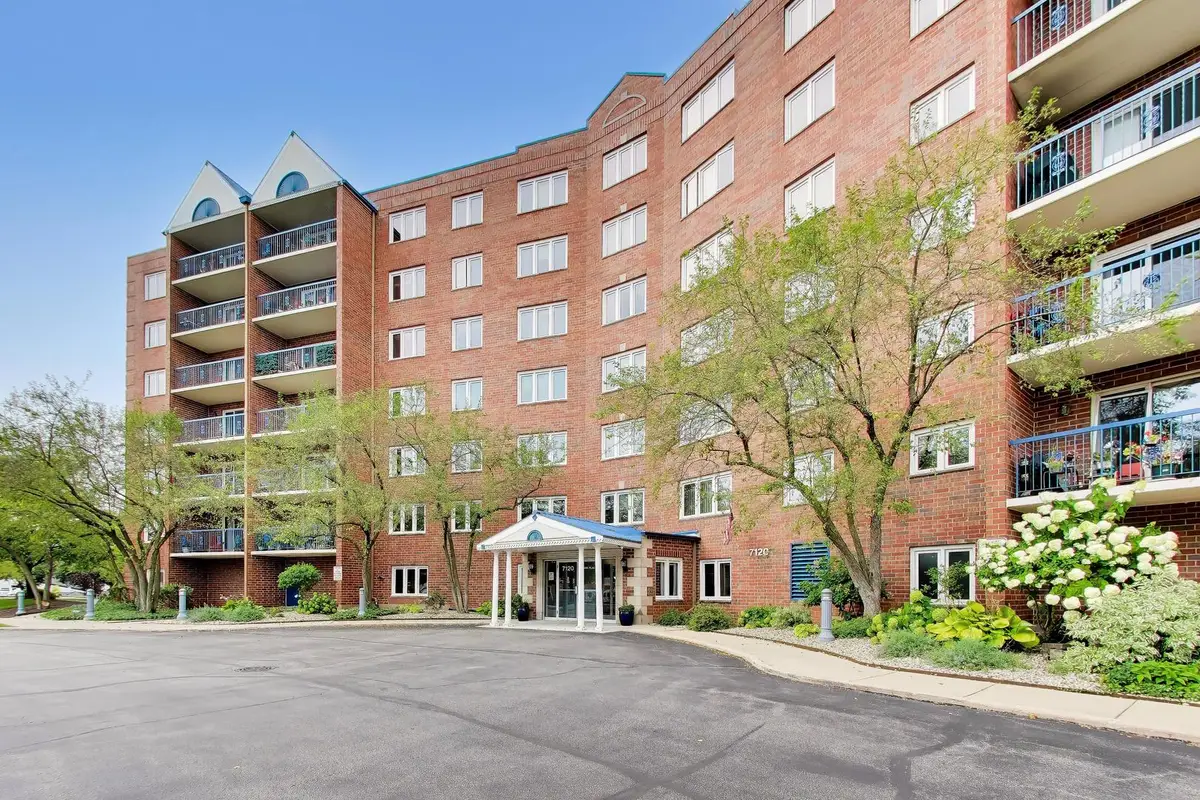 7120 N Milwaukee Avenue #208, Niles, IL 60714 - #1