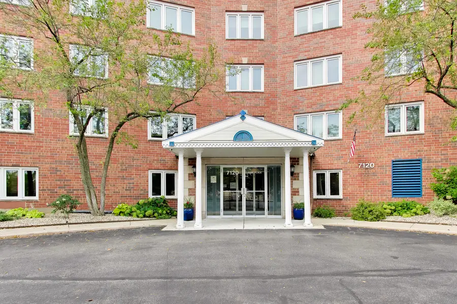 7120 N Milwaukee Avenue #208, Niles, IL 60714 - #2