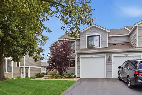 951 Manchester Circle #951, Schaumburg, IL 60193