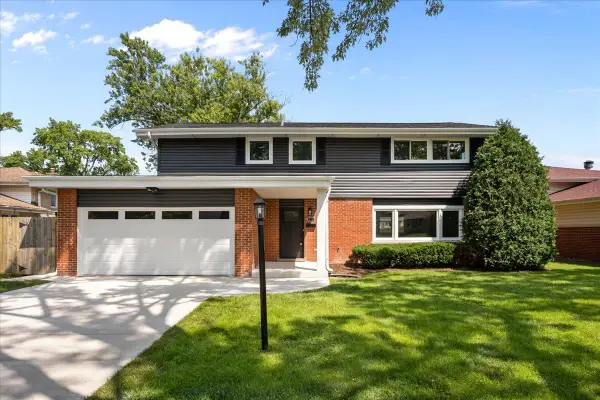 Address Withheld By Seller, Des Plaines, IL 60016