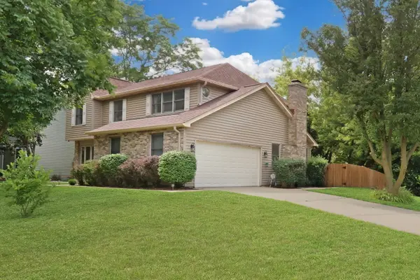 400 Cross Arm Drive, Grayslake, IL 60030