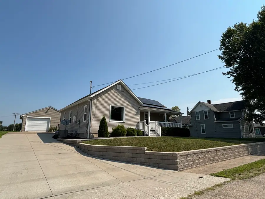 921 7th Avenue, Fulton, IL 61252 - #2