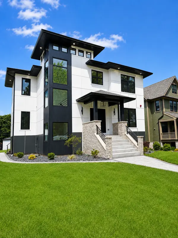 704 Monroe Avenue, River Forest, IL 60305