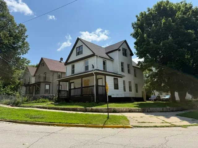 637 8th Street, Waukegan, IL 60085 - #1