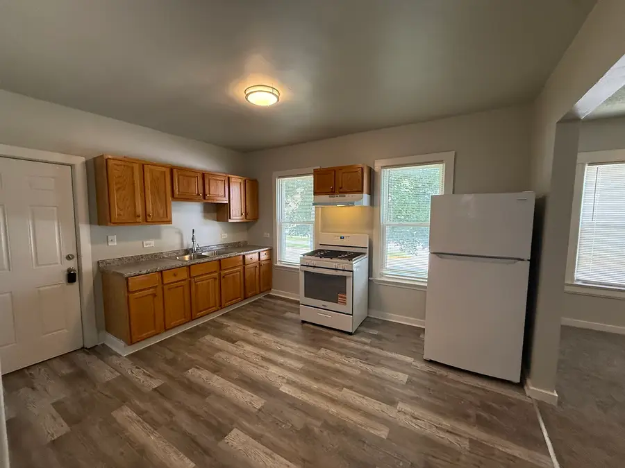 637 8th Street, Waukegan, IL 60085 - #3
