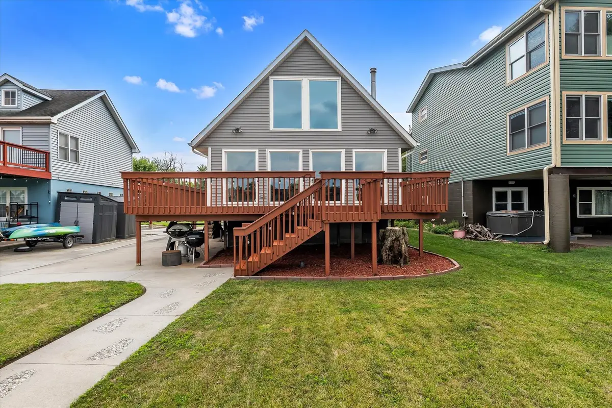 3403 S Shore Drive, Moline, IL 61265 - #1