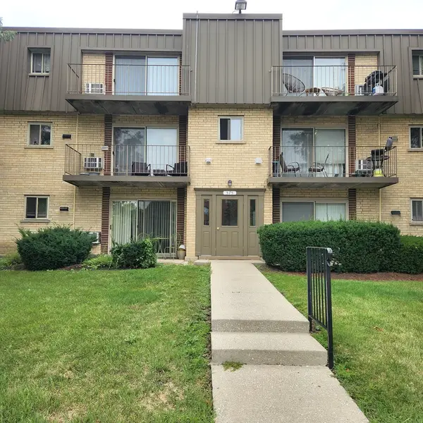 575 Fairway View Drive #1F, Wheeling, IL 60090