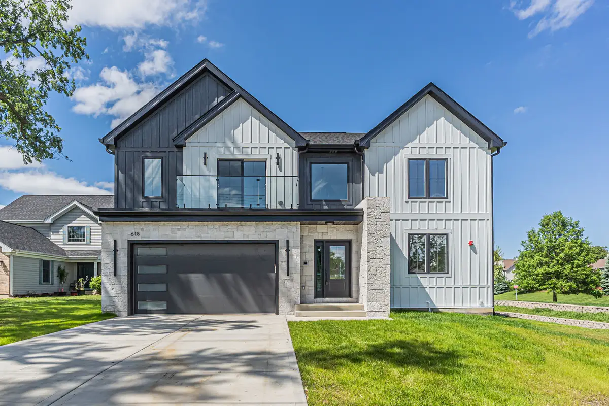 618 W Meadow Avenue, Lombard, IL 60148 - #1