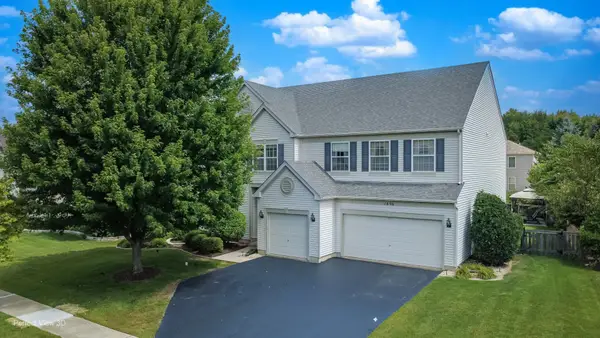 1896 Applewood Drive, Wauconda, IL 60084