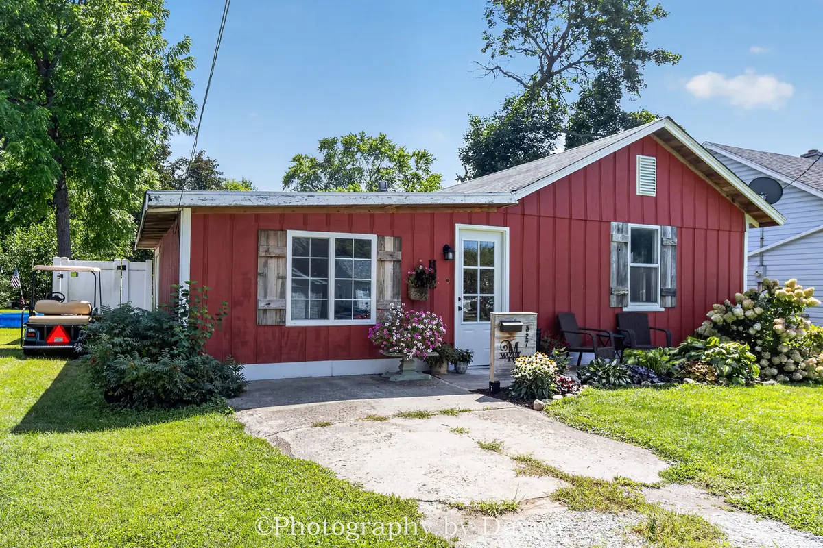 527 Water Street, Momence, IL 60954 - #1
