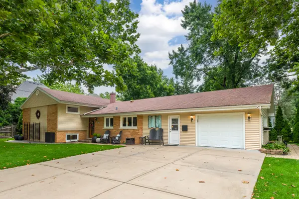 220 E Hillside Road, Naperville, IL 60540