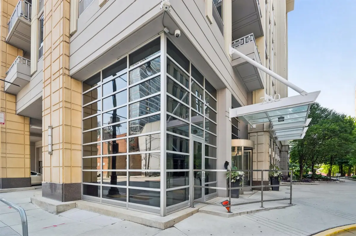 700 N Larrabee Street #1002, Chicago, IL 60654 - #1