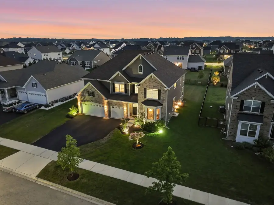 3589 Emerald Road, Elgin, IL 60124 - #2