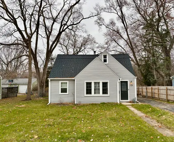 724 Mohawk Drive, Round Lake Heights, IL 60073