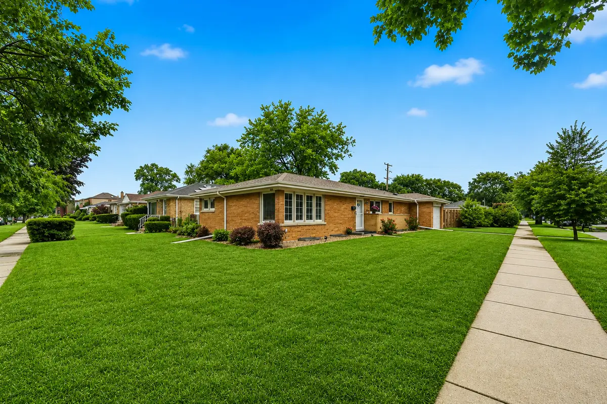 8601 Saint Louis Avenue, Skokie, IL 60076 - #1