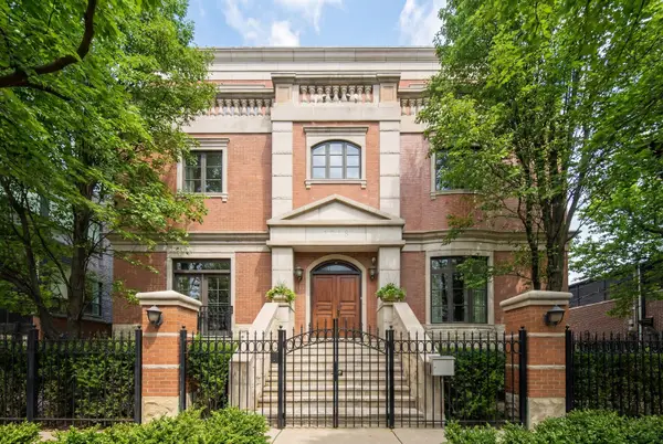 1718 W Wrightwood Avenue, Chicago, IL 60614