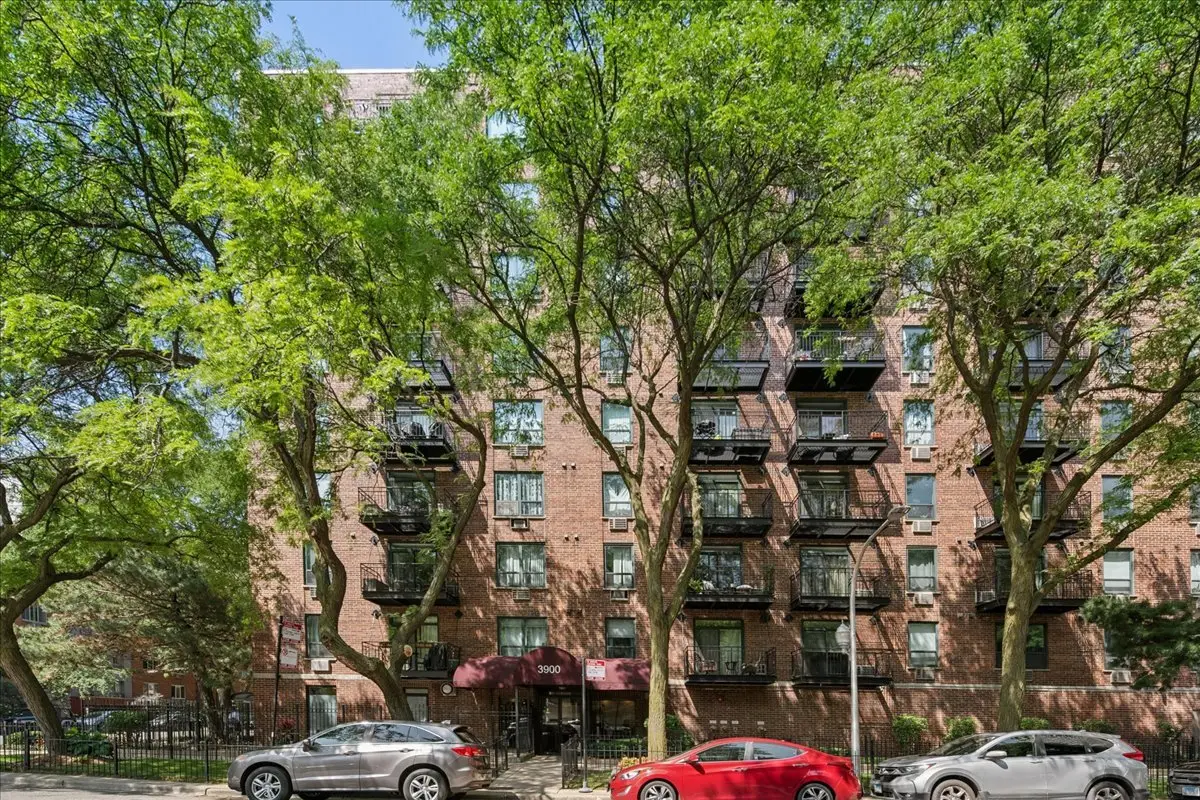 3900 N Pine Grove Avenue #907, Chicago, IL 60613 - #1