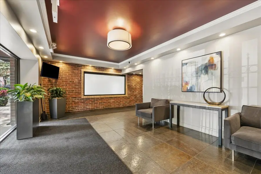 3900 N Pine Grove Avenue #907, Chicago, IL 60613 - #2