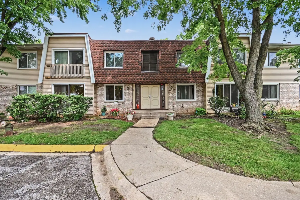 2920 Roberts Drive #4, Woodridge, IL 60517 - #1