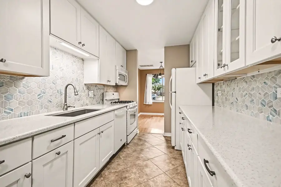 2920 Roberts Drive #4, Woodridge, IL 60517 - #2