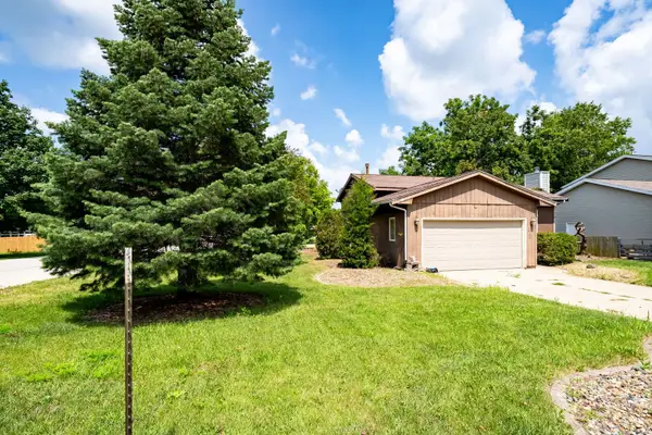 2107 Woodhavens Drive, Bloomington, IL 61701