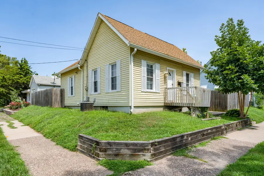 501 17th Avenue, Moline, IL 61265 - #2