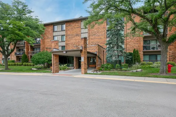 77 Lake Hinsdale Drive #202, Willowbrook, IL 60527