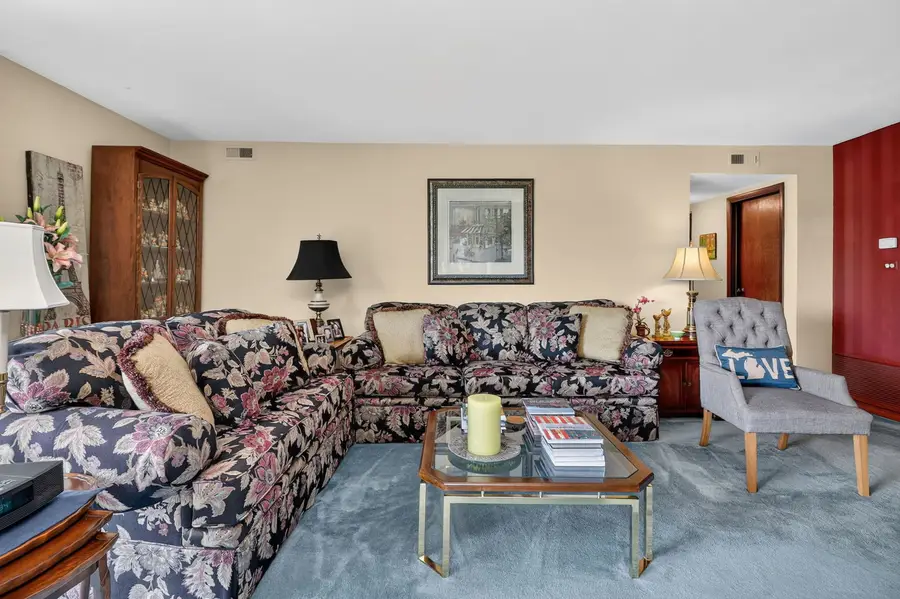 77 Lake Hinsdale Drive #202, Willowbrook, IL 60527 - #3