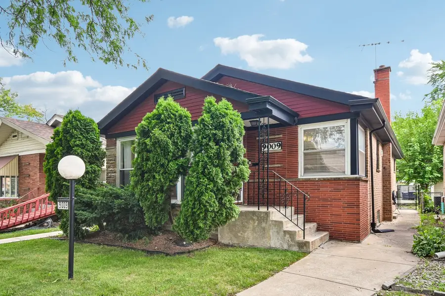 9009 S Dante Avenue, Chicago, IL 60619 - #2