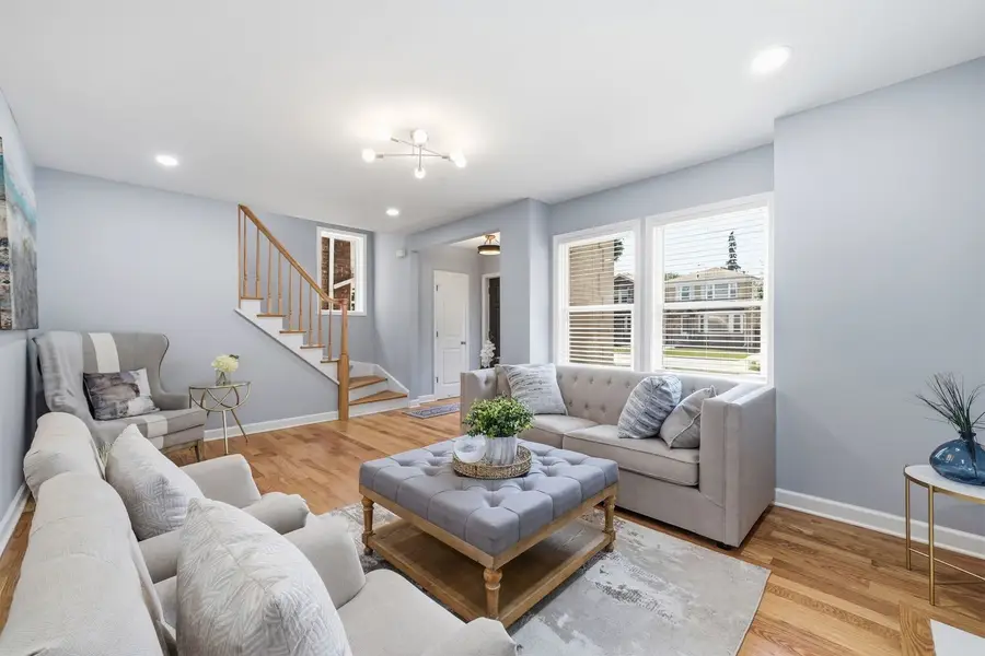 2724 W Jerome Street, Chicago, IL 60645 - #3