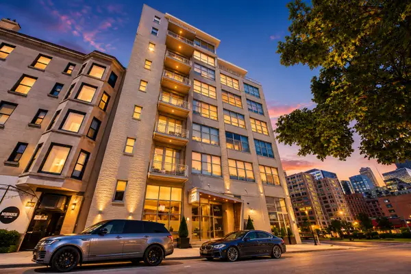 770 W Gladys Avenue #804, Chicago, IL 60661