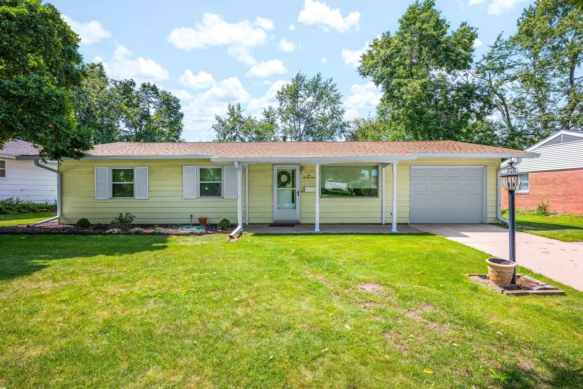 221 Ivanhoe Way, Bloomington, IL 61701 - #1
