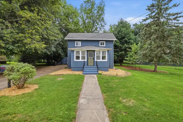 732 N Warren Avenue, Freeport, IL 61032