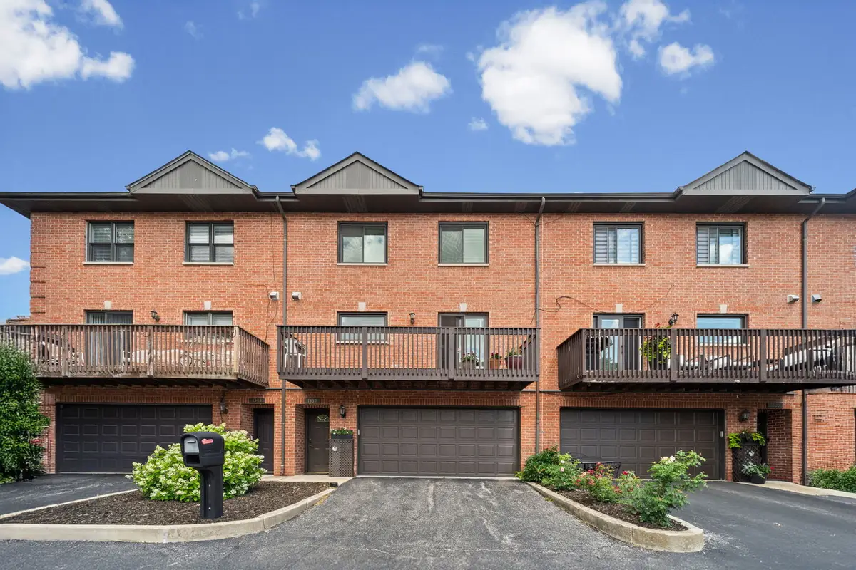1339 E Central Road, Arlington Heights, IL 60005 - #1