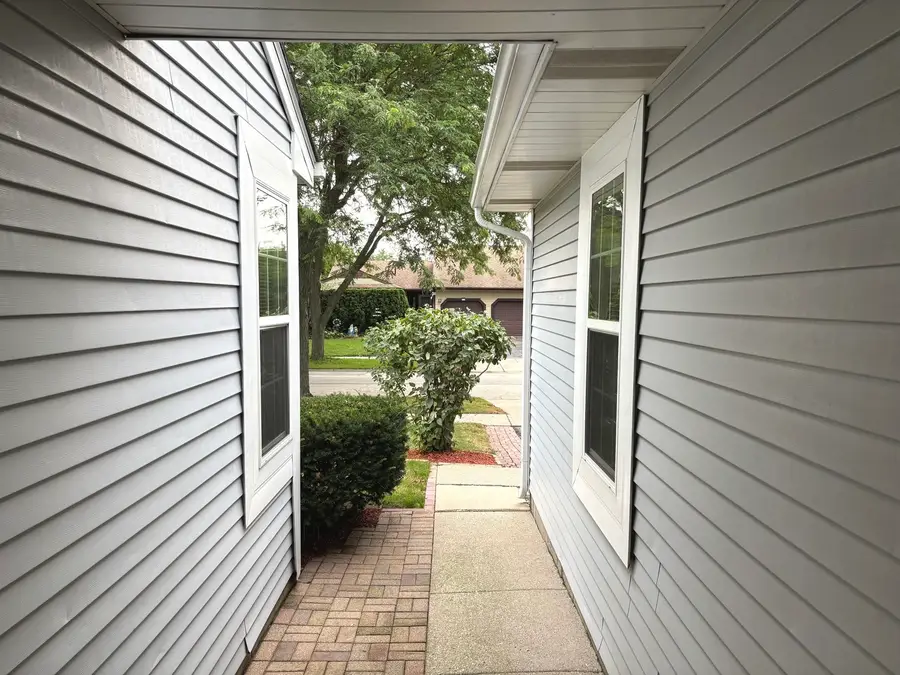 515 E Lyon Drive E #515, Buffalo Grove, IL 60089 - #3