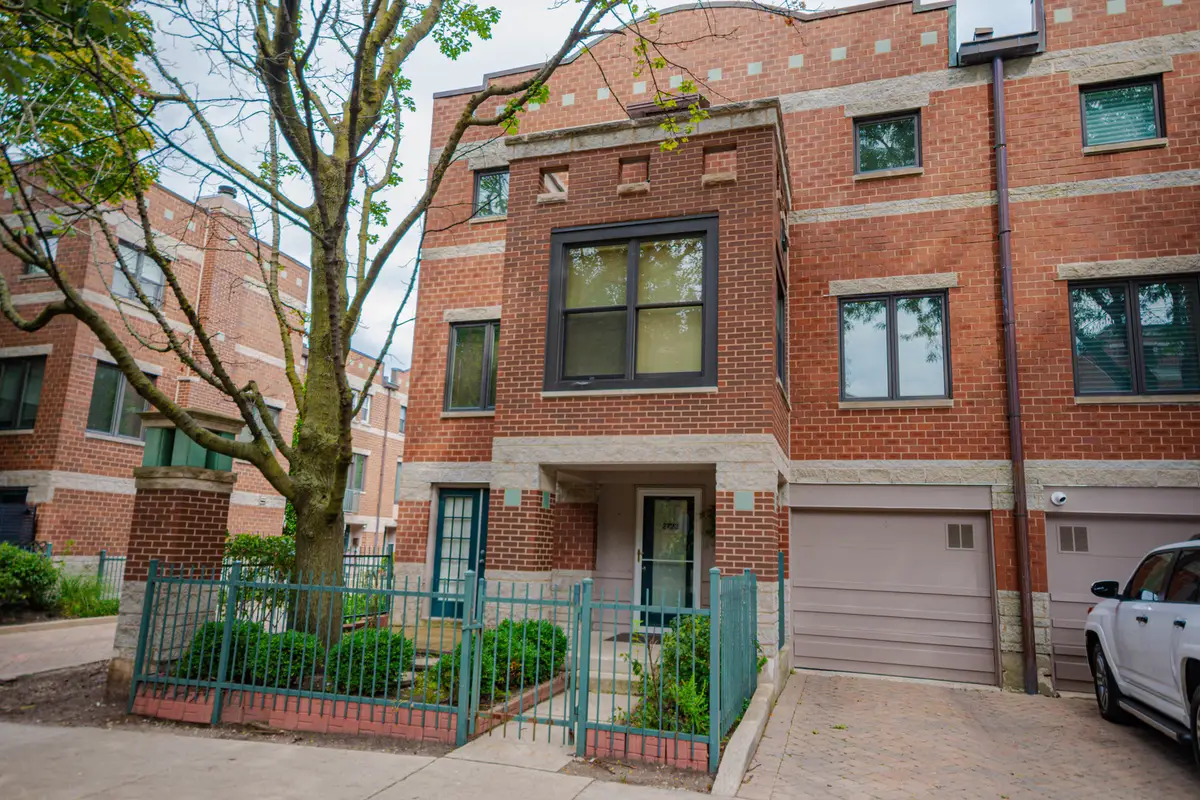 2723 N Bosworth Avenue, Chicago, IL 60614 - #1