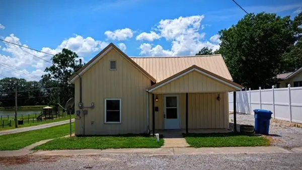 300 N Virginia Street, Mcleansboro, IL 62859