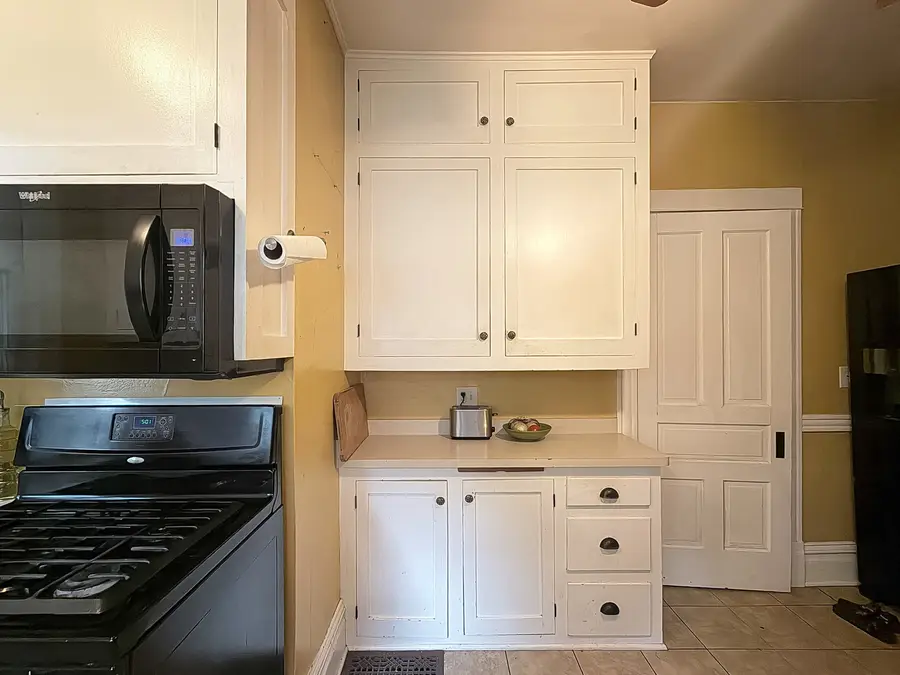 213 Grove Street, Woodstock, IL 60098 - #2