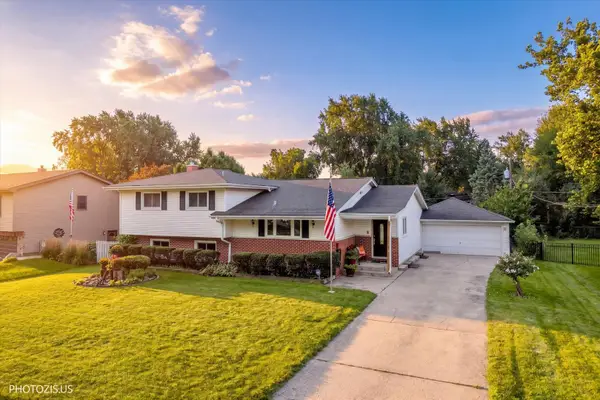 831 Sunnyside Road, Roselle, IL 60172