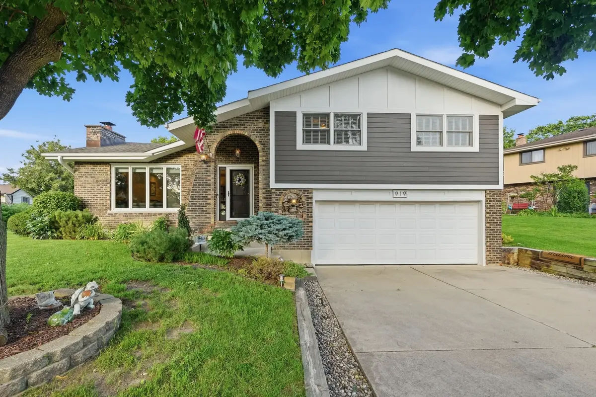 919 Hillview Drive, Lemont, IL 60439 - #1
