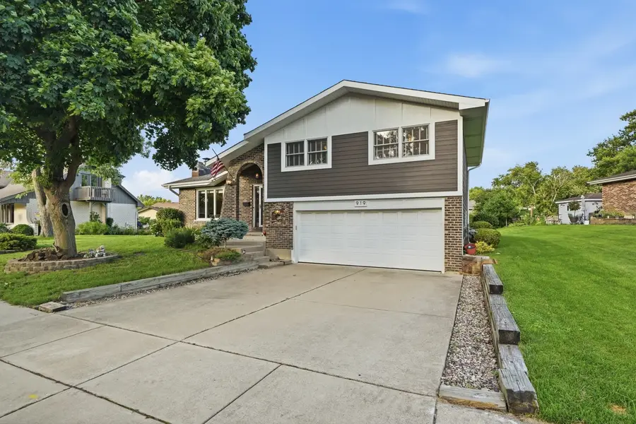 919 Hillview Drive, Lemont, IL 60439 - #3