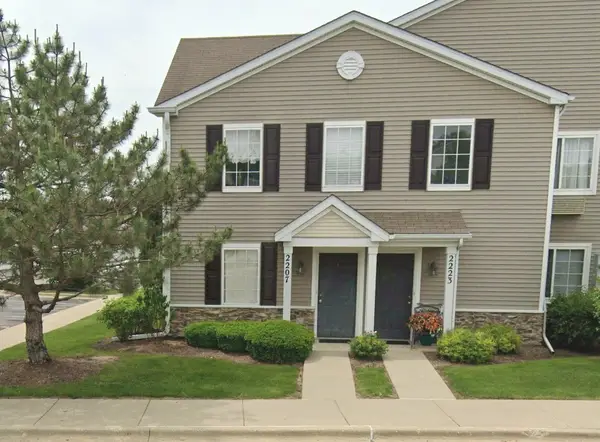 2207 Silverstone Drive #2207, Carpentersville, IL 60110
