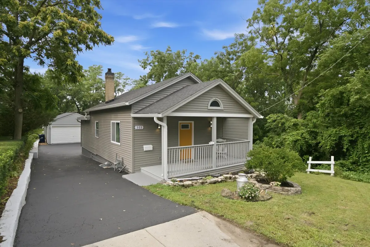 303 Dwight Street, Elgin, IL 60120 - #1