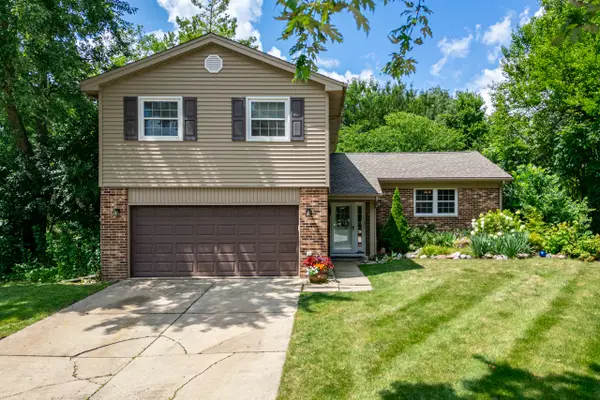 30W280 Holyoke Court, Warrenville, IL 60555