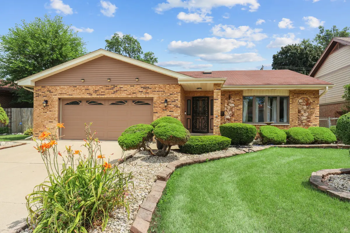 317 N Marcella Road, Mount Prospect, IL 60056 - #1
