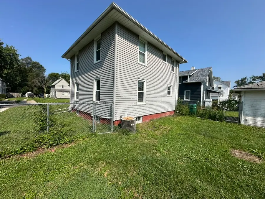 945 S Chambers Street, Galesburg, IL 61401 - #3