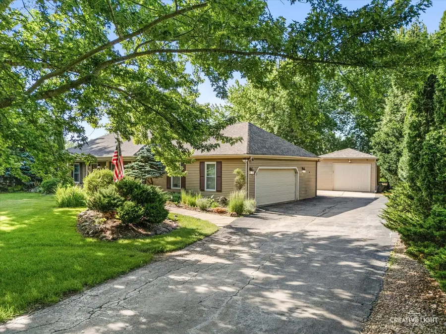 44W043 Fox Wilds Drive, Saint Charles, IL 60175 - #2