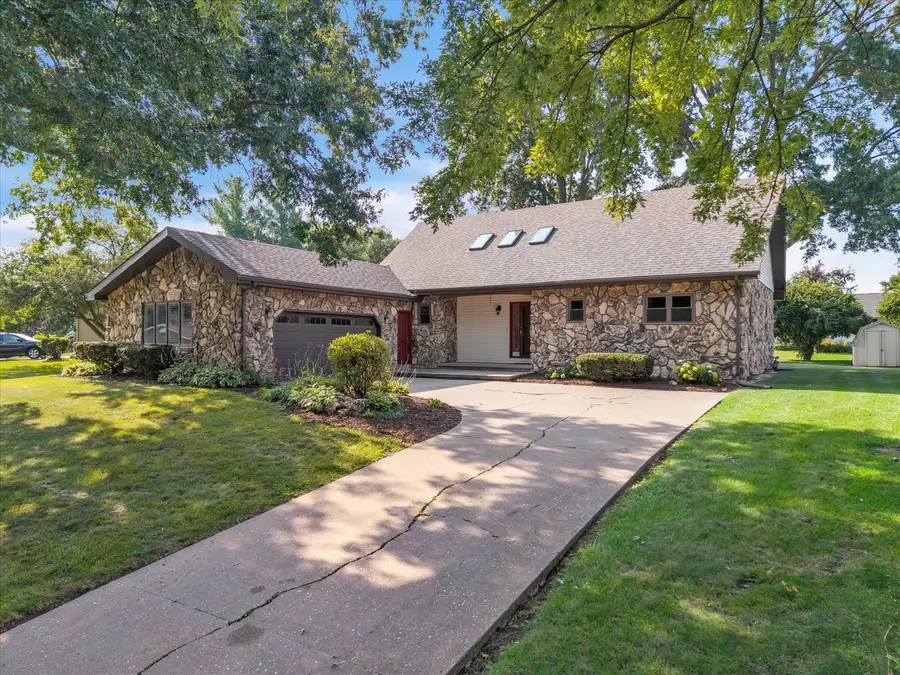 3130 Quail Ridge Road, Bettendorf, IA 52722 - #2