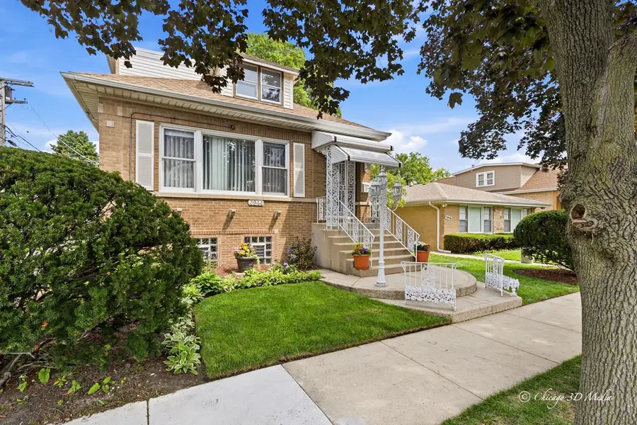 3944 W Greenleaf Avenue, Lincolnwood, IL 60712 - #3